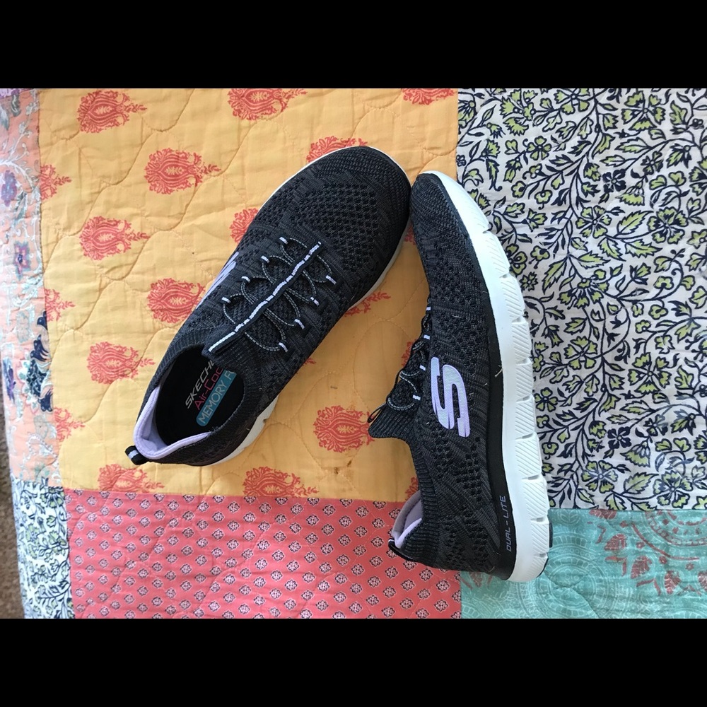 Women’s sketchers 8.5